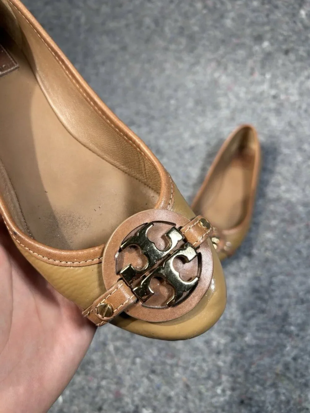 Tory Burch Reva Ballet Flats Camel Patent Leather Gold Logo Women’s Size 8.5M